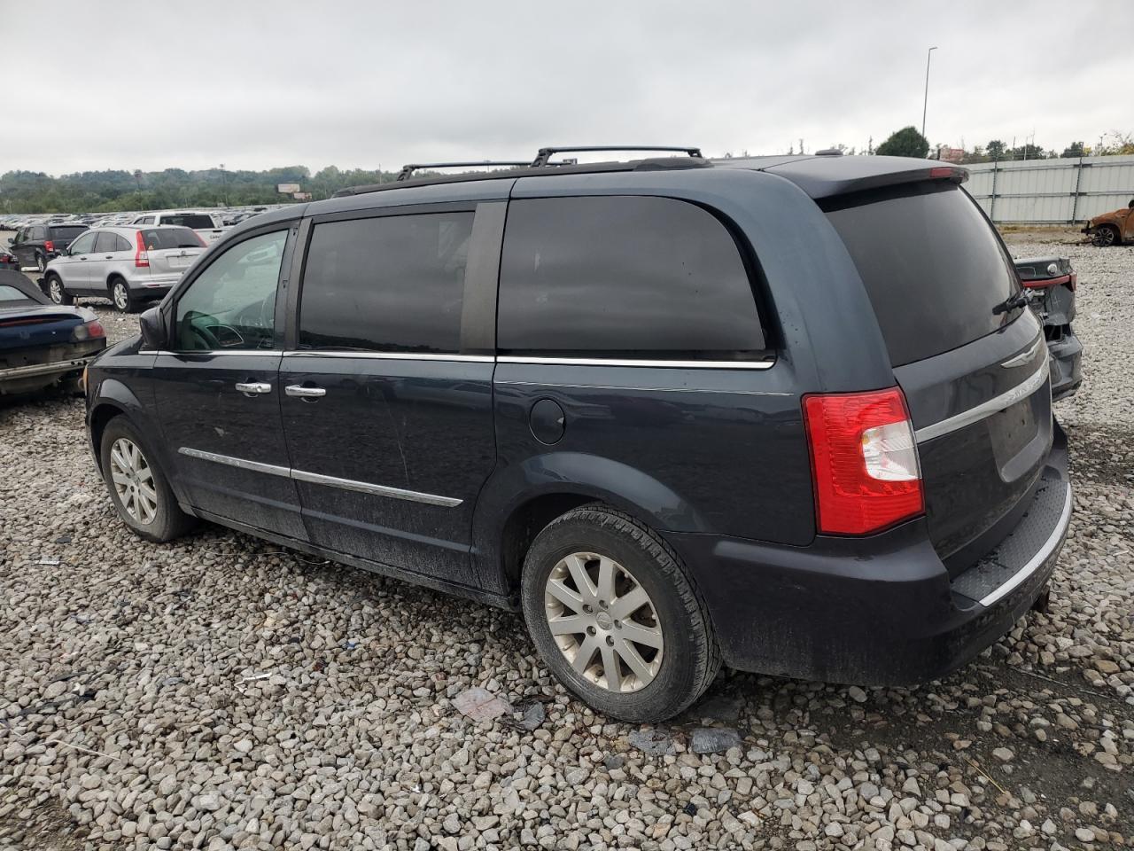 2014 Chrysler Town & Country Touring - Фото 2