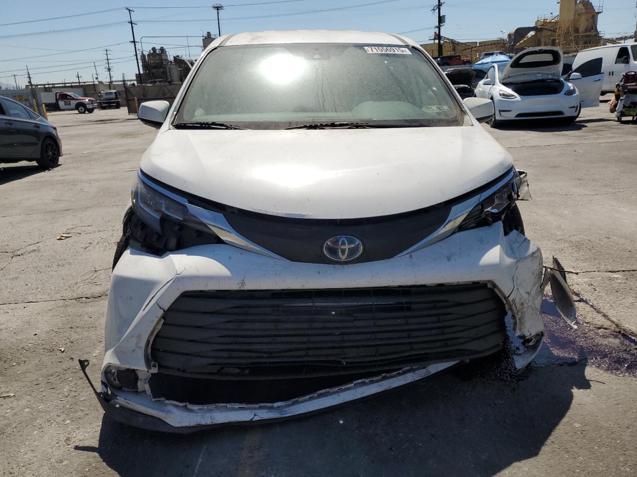 2021 Toyota Sienna Le - Image 5