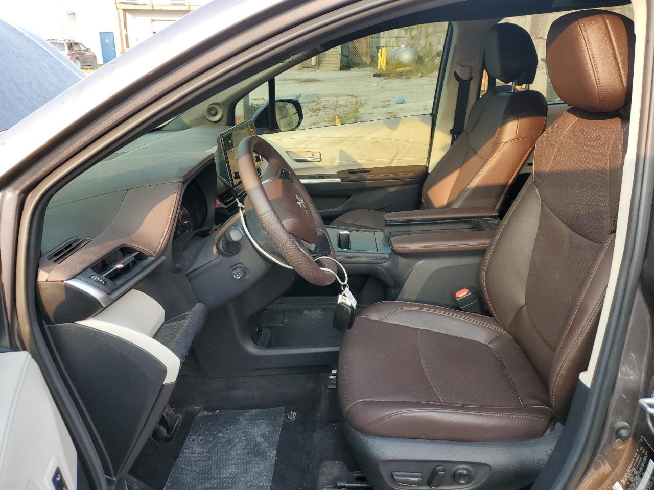 2024 Toyota Sienna Limited - Image 7