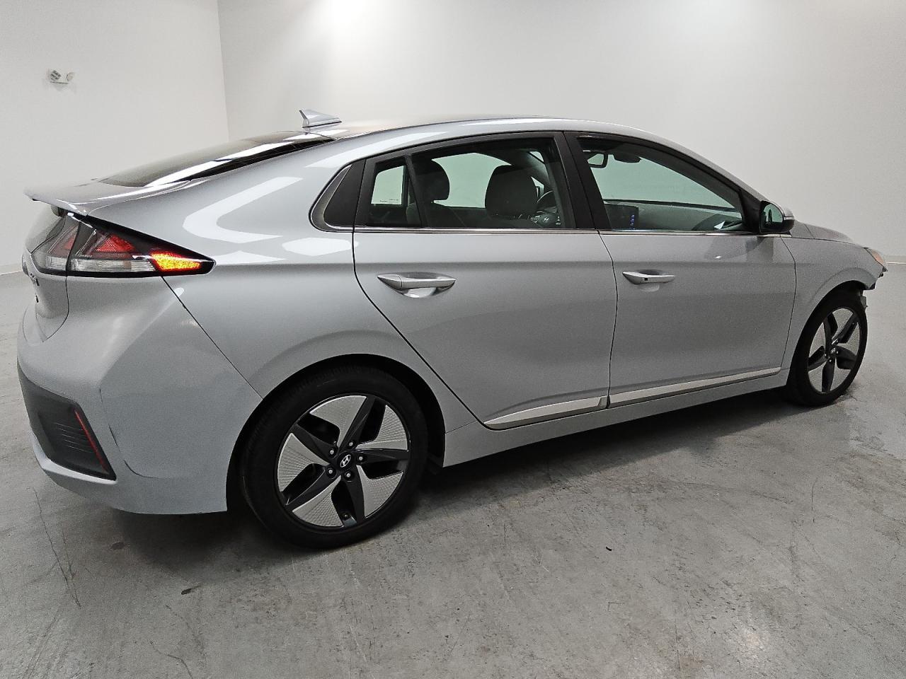 2021 Hyundai Ioniq Sel - Image 3