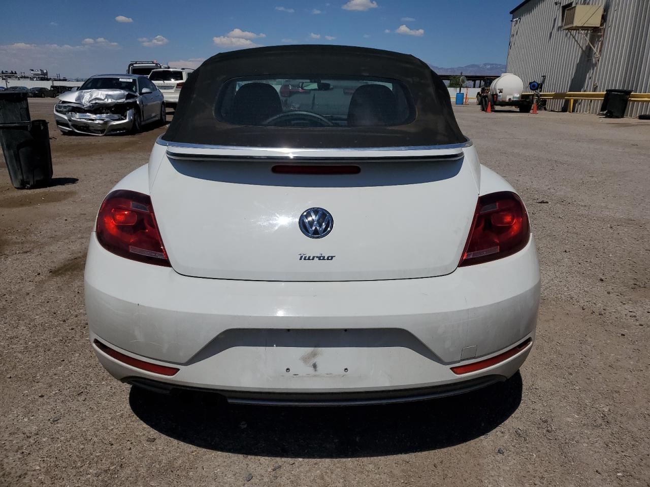 2017 Volkswagen Beetle S/Se - Фото 6