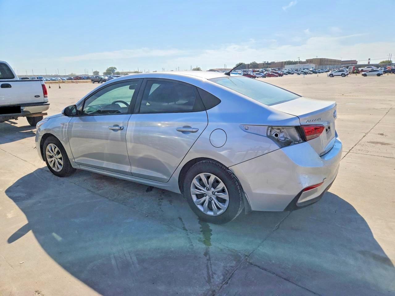 2022 Hyundai Accent Se - Image 2