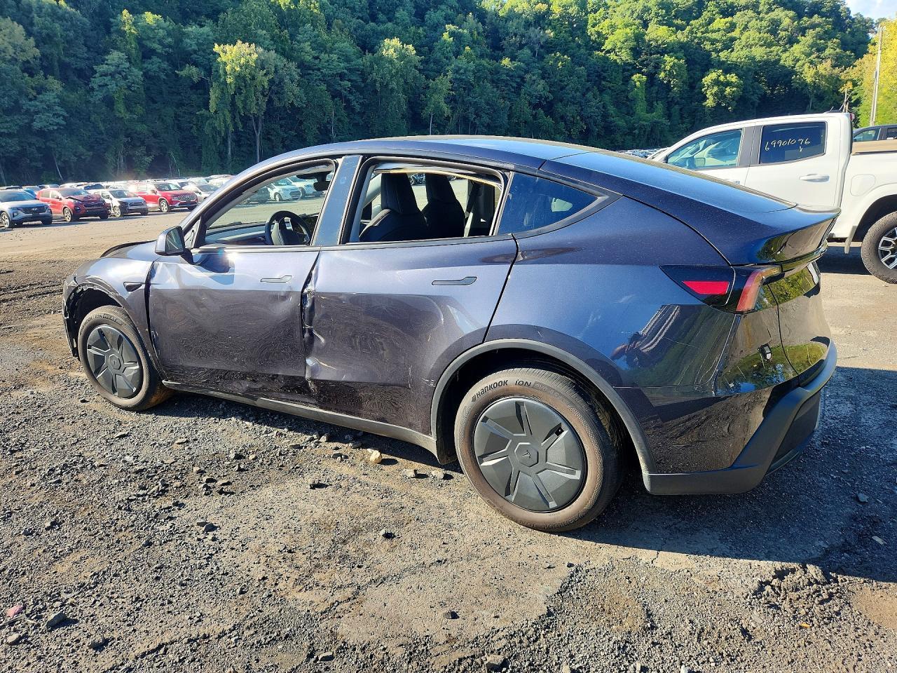 2026 Tesla Model Y - Image 2