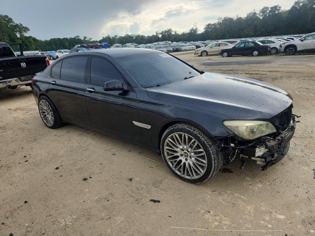 2010 BMW 750 Li - Image 4