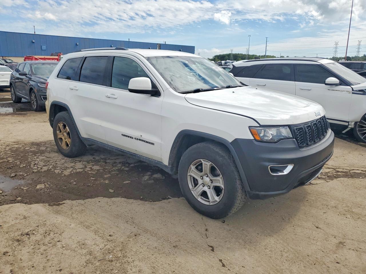 2019 Jeep Grand Cherokee Laredo - Image 4