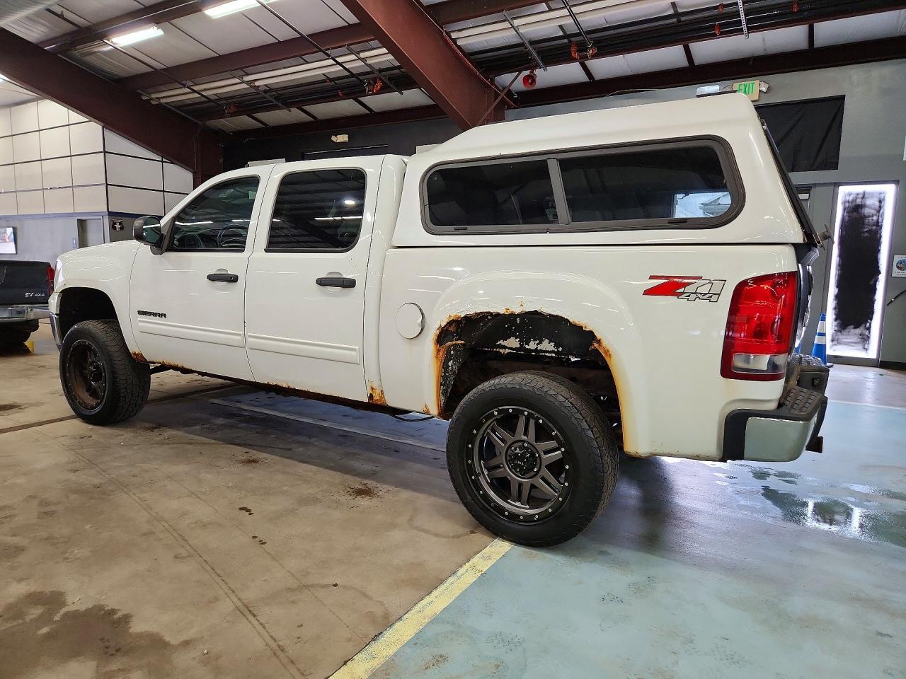 2013 GMC Sierra K1500 Sle - Image 2