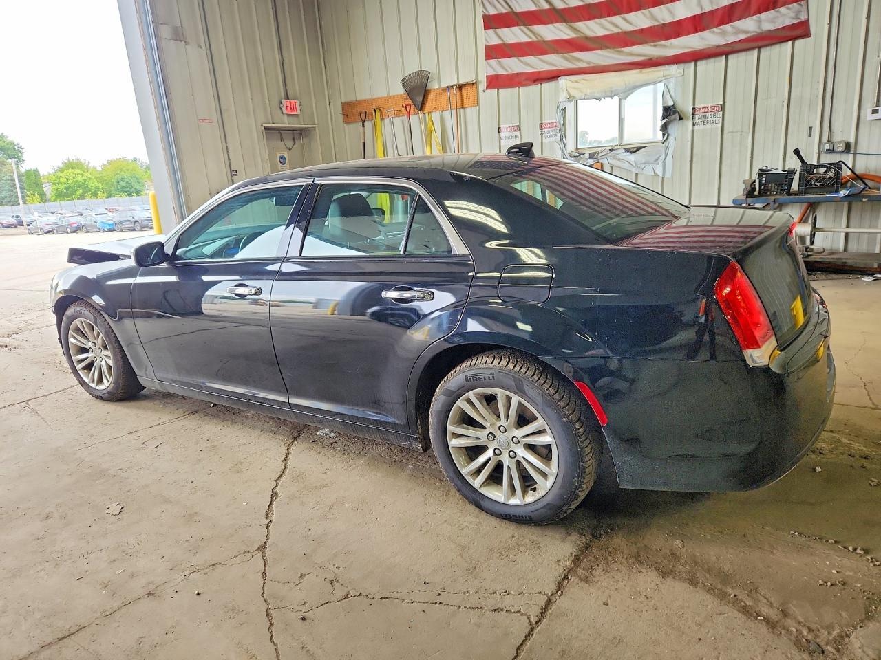 2017 Chrysler 300C - Image 2