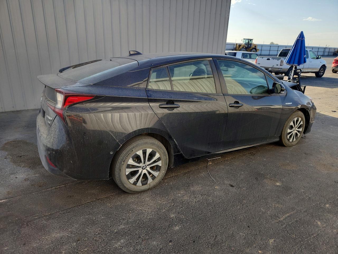 2022 Toyota Prius Xle Awd-E - Image 3
