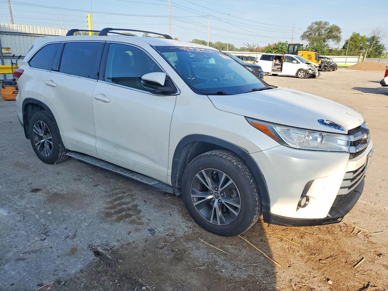 2017 Toyota Highlander Le Plus - Фото 4