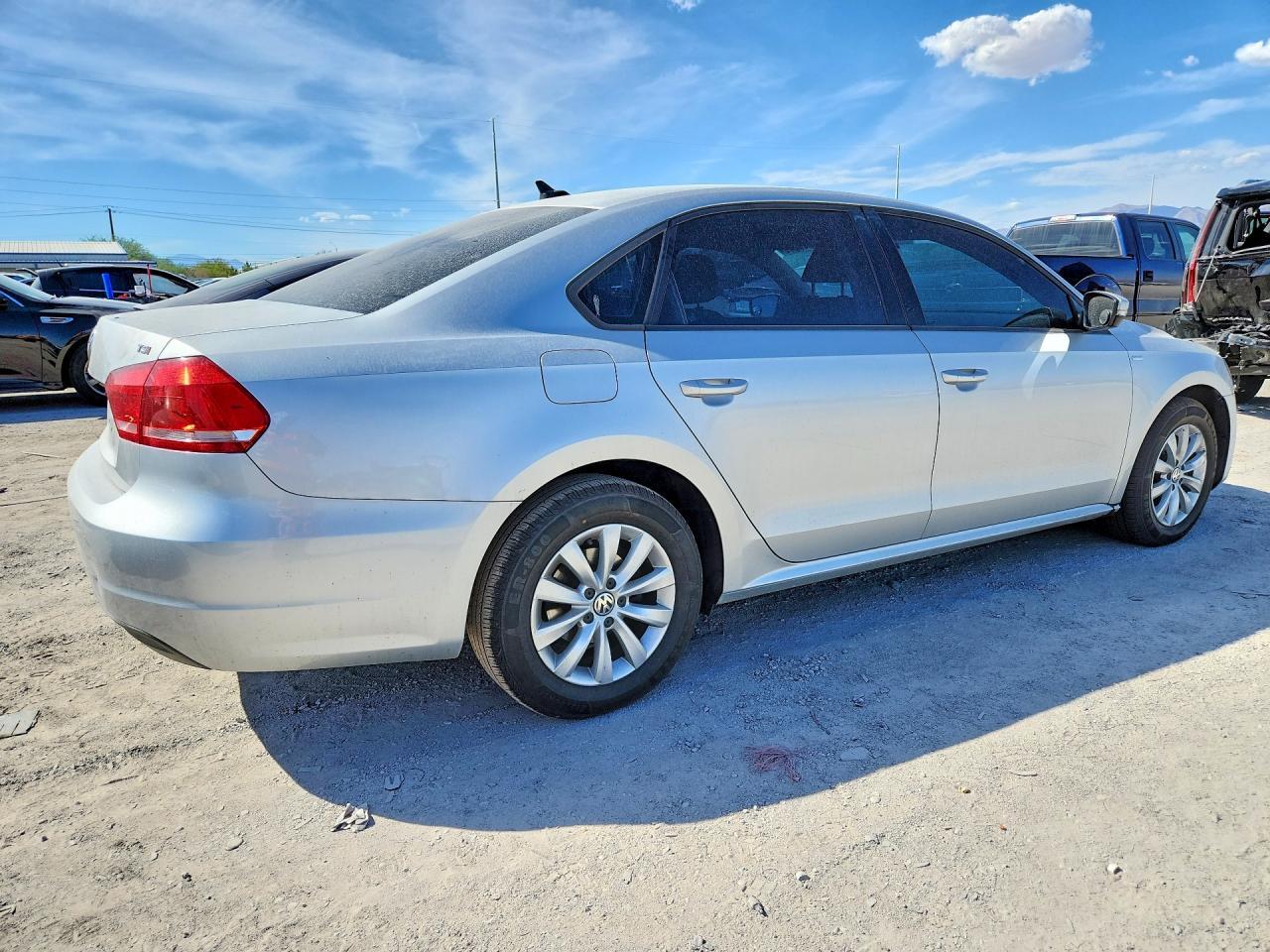 2015 Volkswagen Passat S - Фото 3