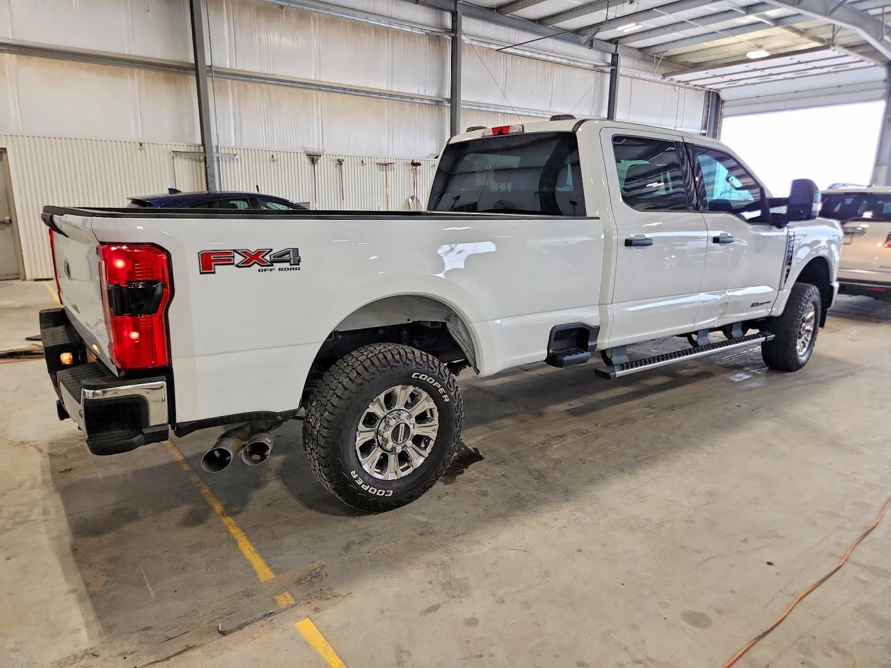2025 Ford F250 Super Duty - Фото 3