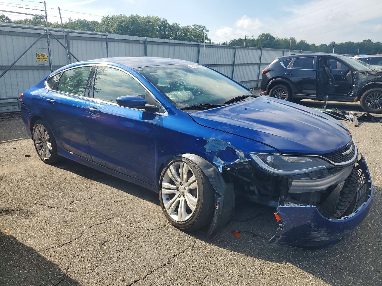 2015 Chrysler 200 Limited - Image 4