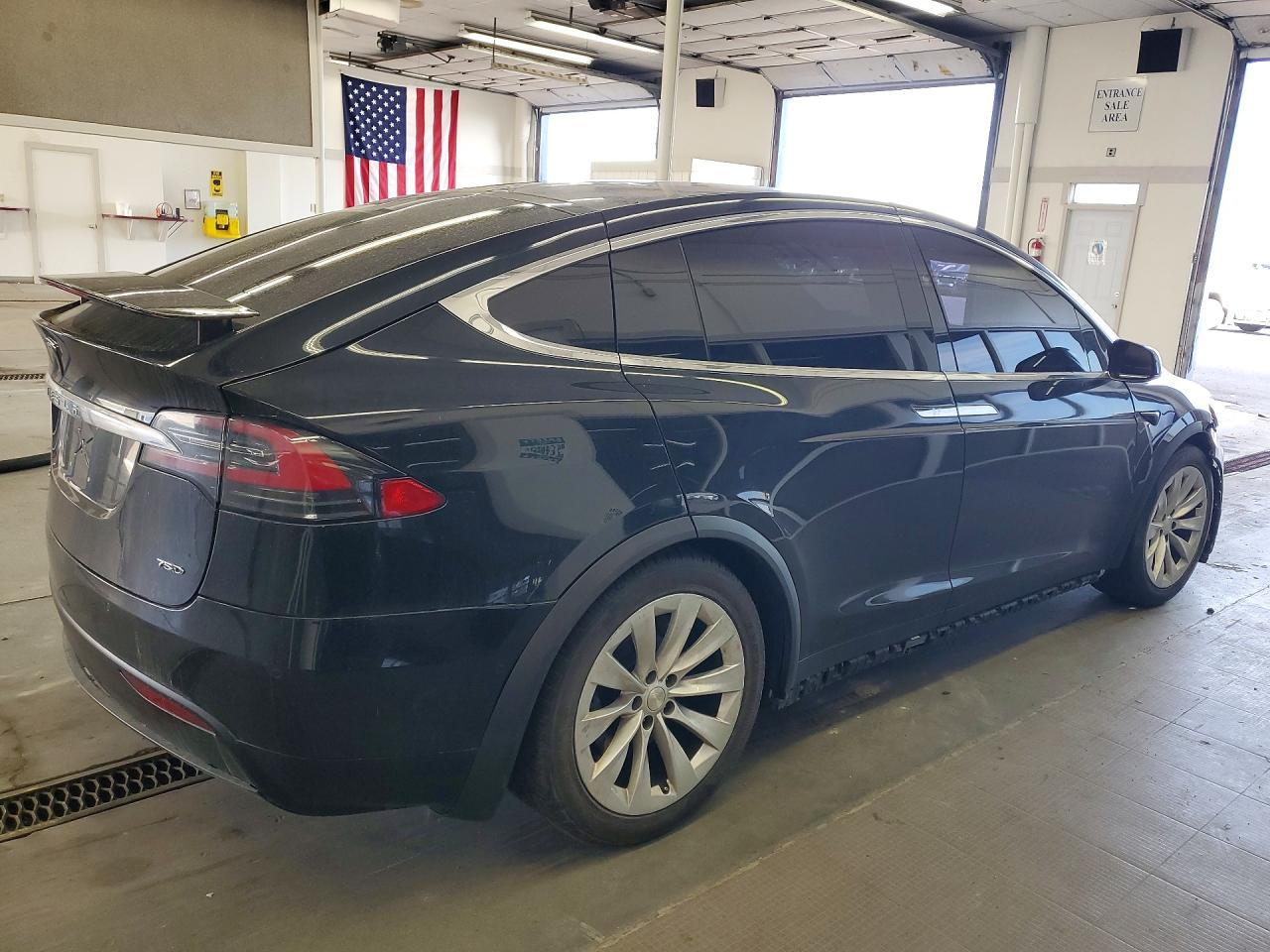 2017 Tesla Model X - Фото 3