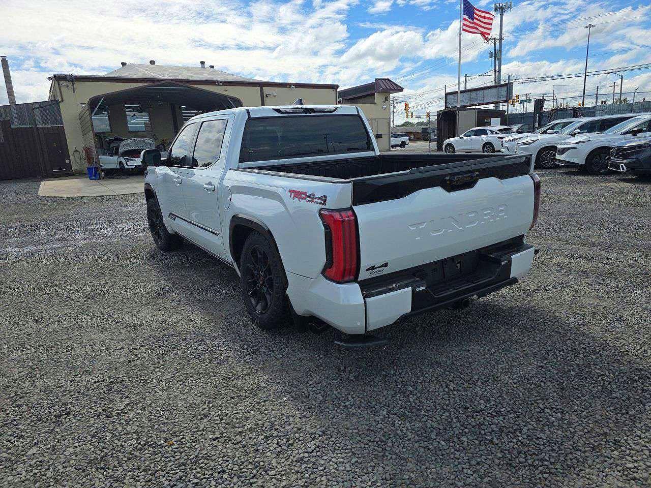 2026 Toyota Tundra Platinum - Фото 2