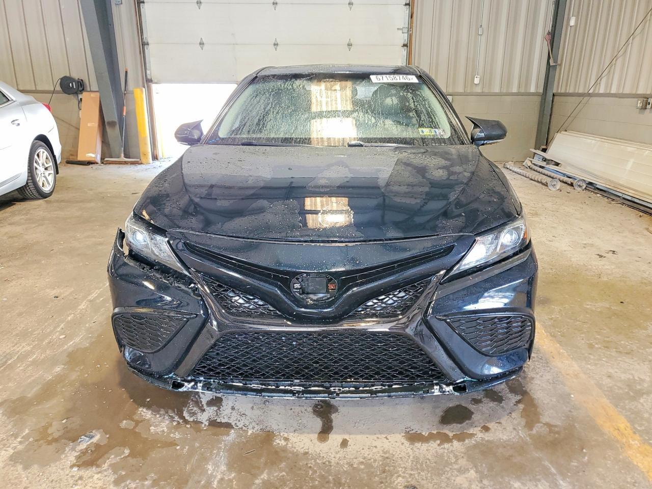 2018 Toyota Camry Hybrid Se - Image 5