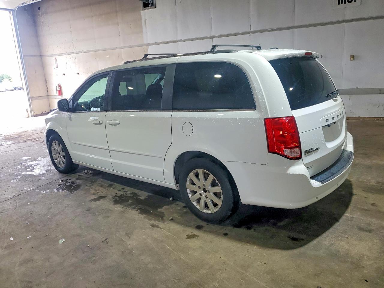 2017 Dodge Grand Caravan Sxt - Image 2