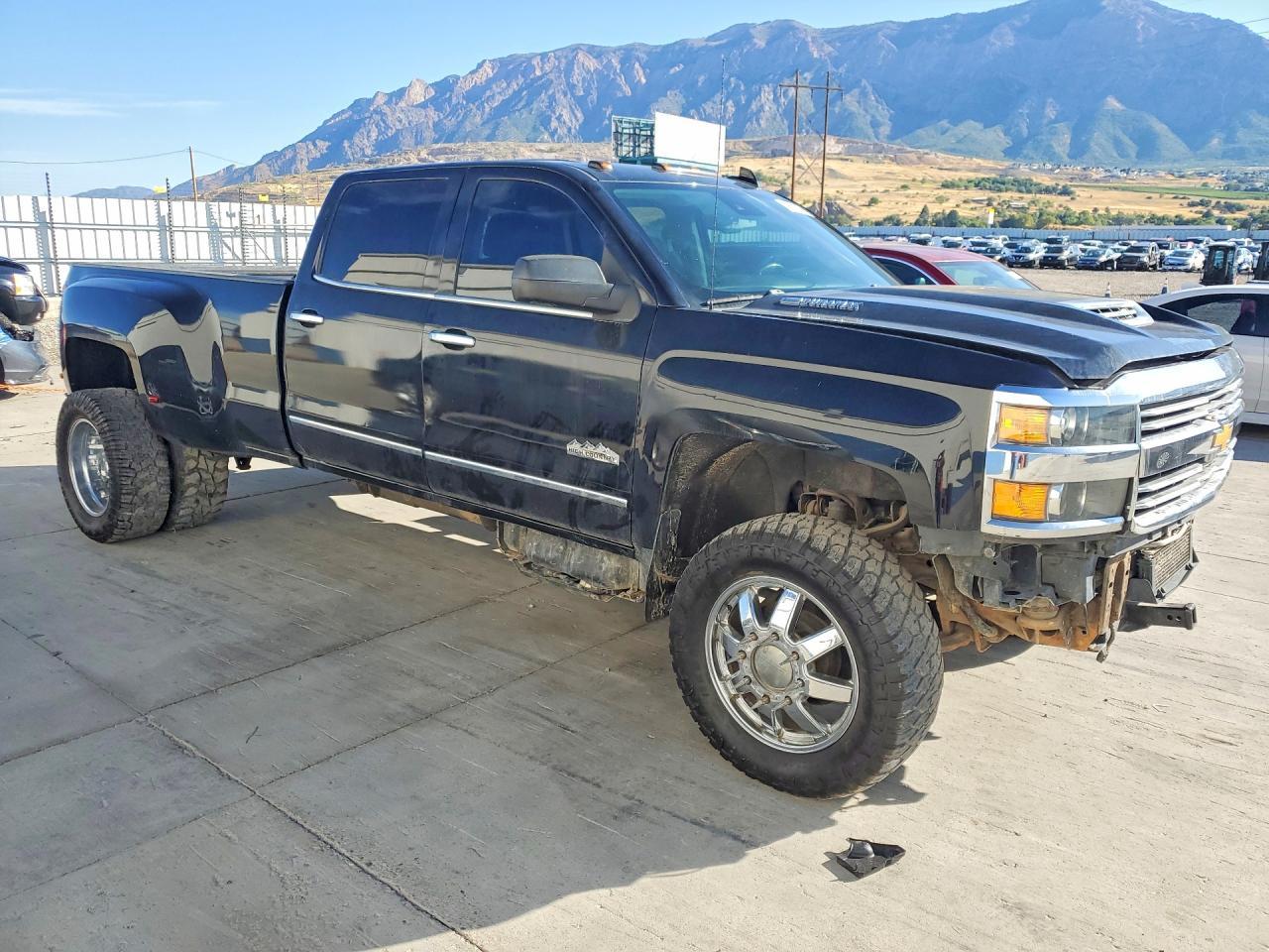 2017 Chevrolet Silverado K3500 High Country - Image 4