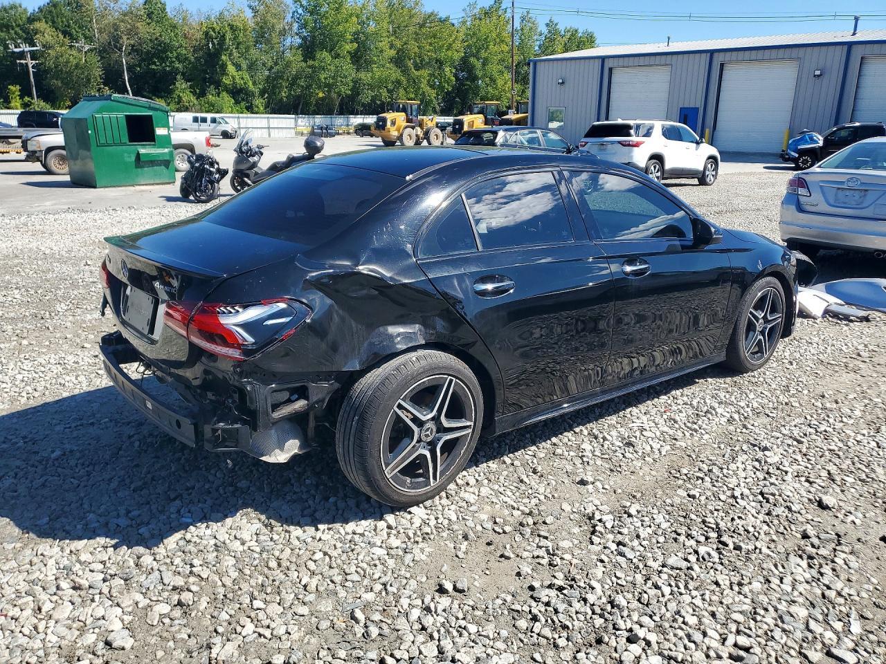 2019 Mercedes-Benz A 220 4Matic - Фото 3