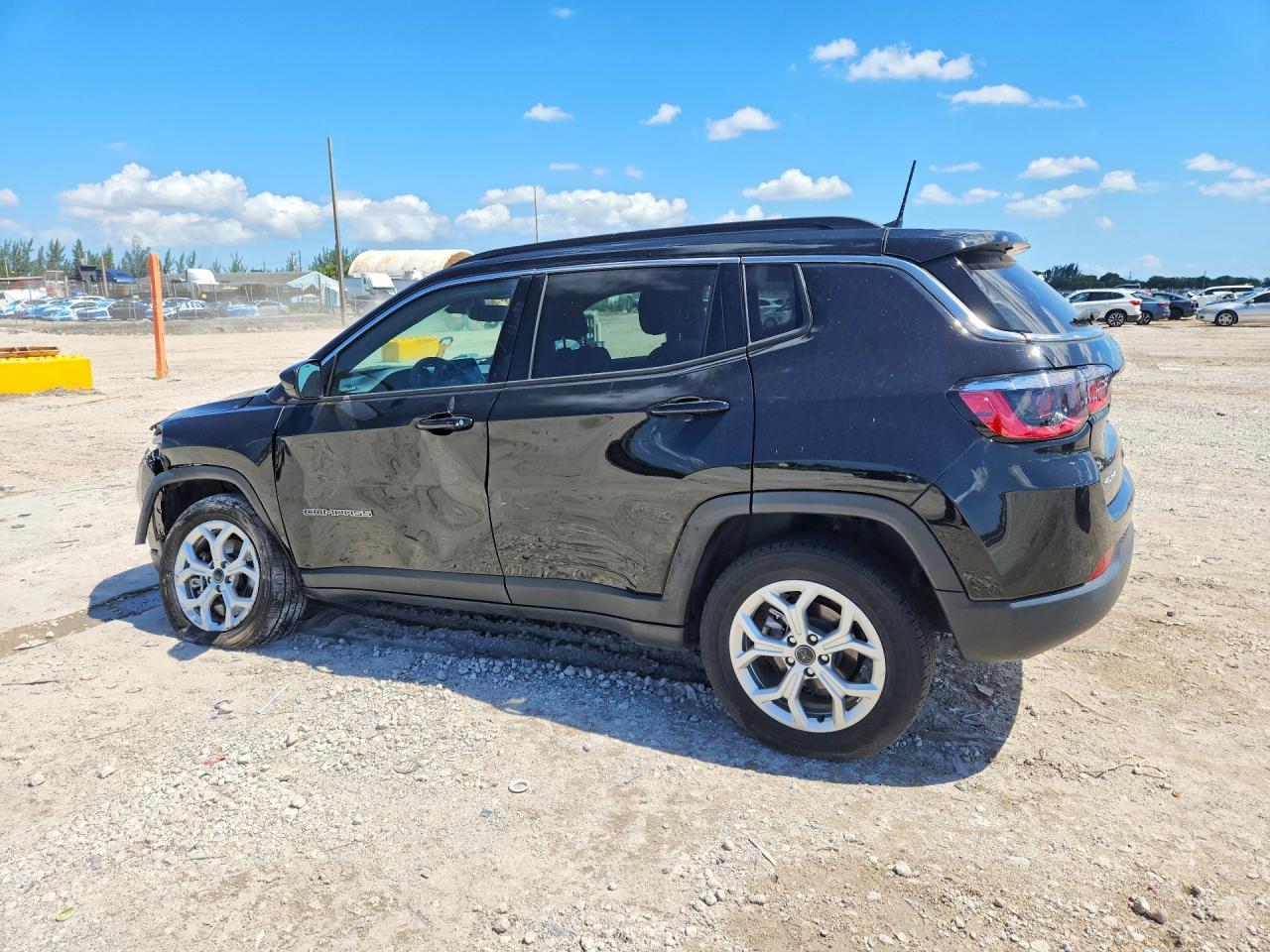 2025 Jeep Compass Latitude - Фото 2