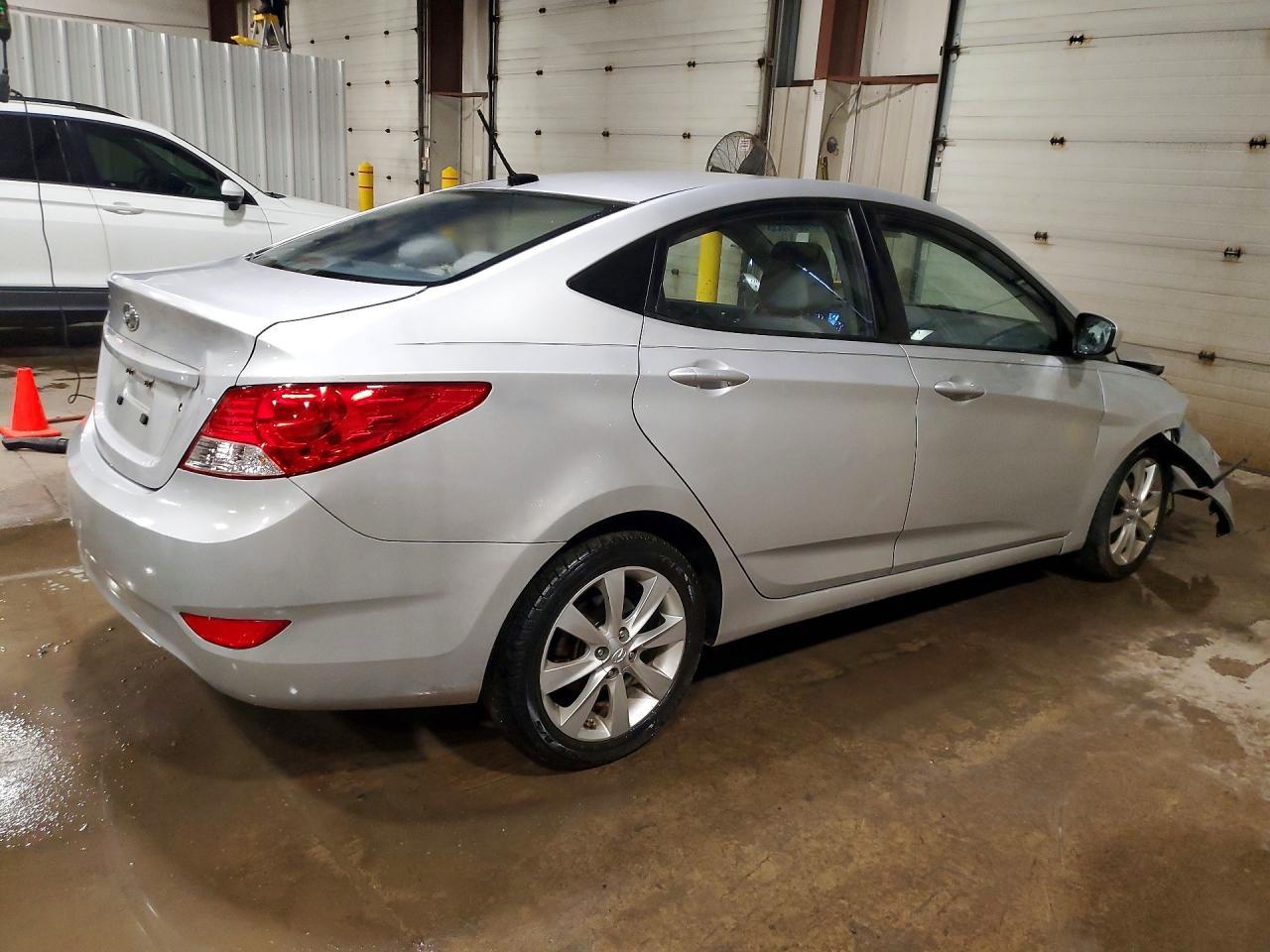 2013 Hyundai Accent Gls - Image 3