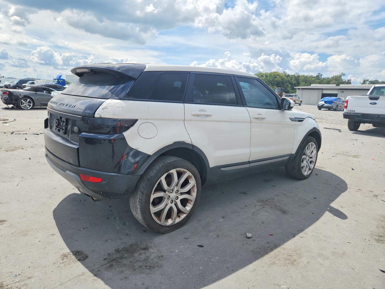 2015 Land Rover Range Rover Evoque Pure Plus - Image 3
