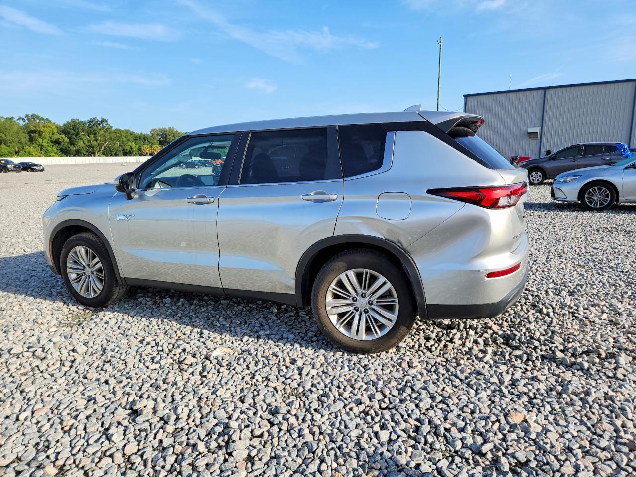 2024 Mits Outlander Phev - Image 2
