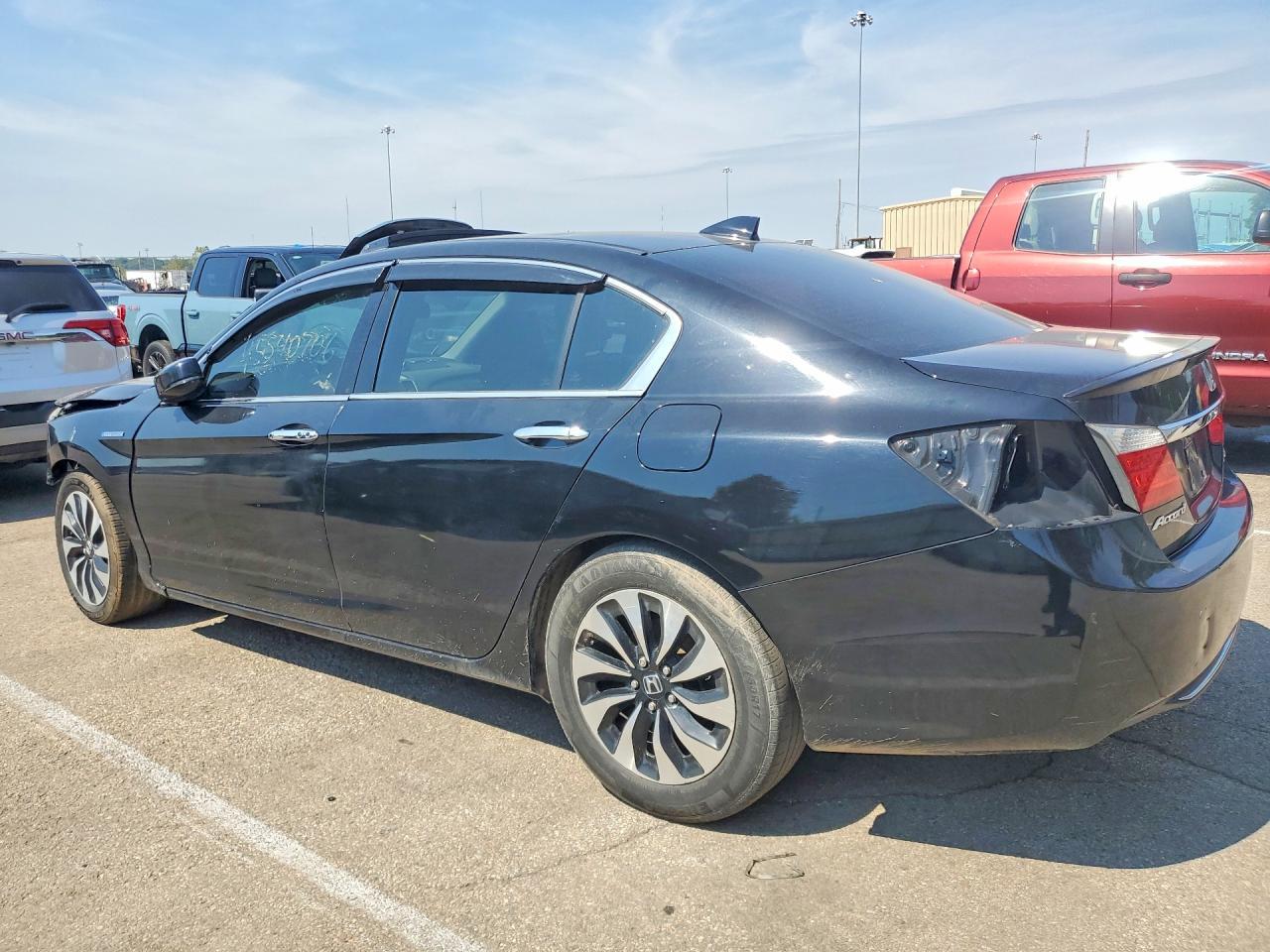 2015 Honda Accord Touring Hybrid - Фото 2