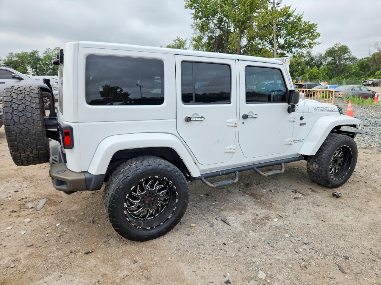 2017 Jeep Wrangler Unlimited Sahara - Image 3
