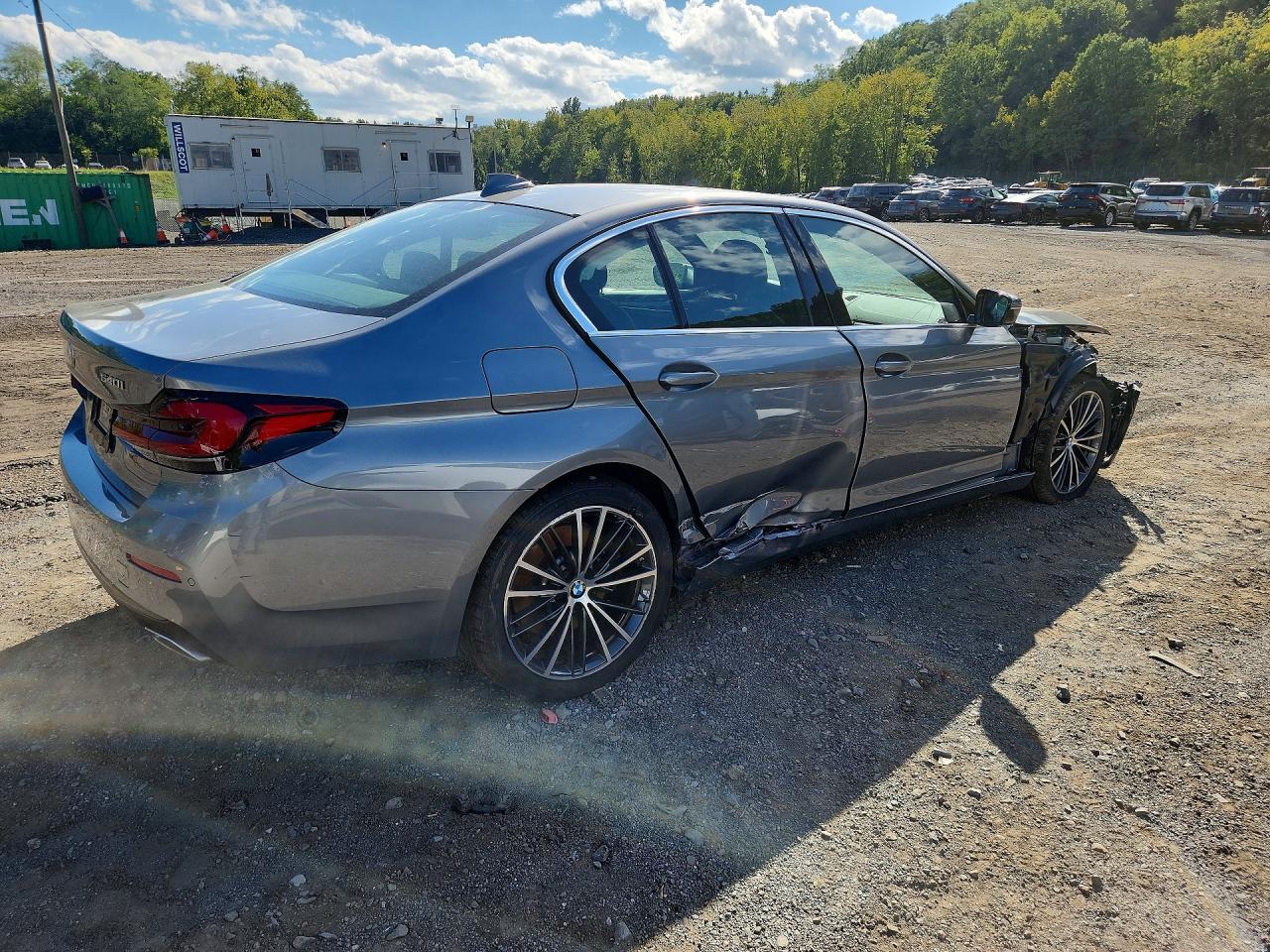 2023 BMW 540 Xi - Image 3