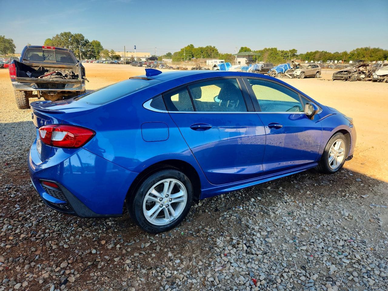 2018 Chevrolet Cruze Lt - Image 3