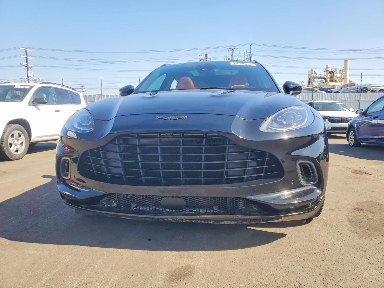 2025 Aston Martin Dbx - Фото 5