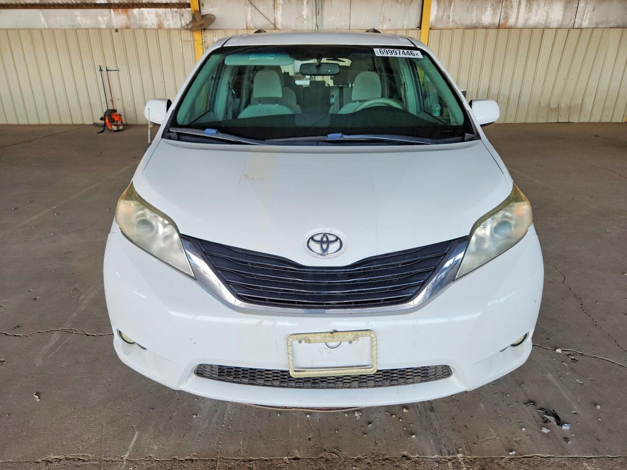 2013 Toyota Sienna Le - Image 5