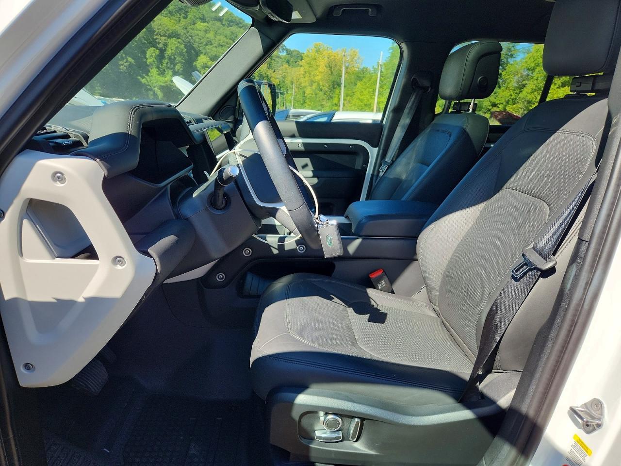 2025 Land Rover Defender 130 X-Dynamic Se - Фото 7