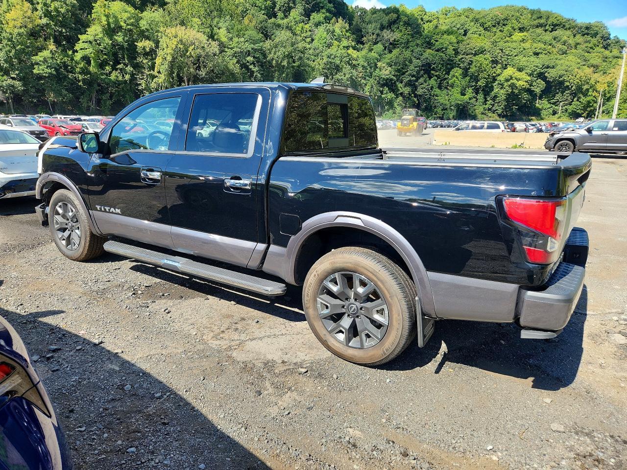 2024 Nissan Titan Platinum Reserve - Фото 2
