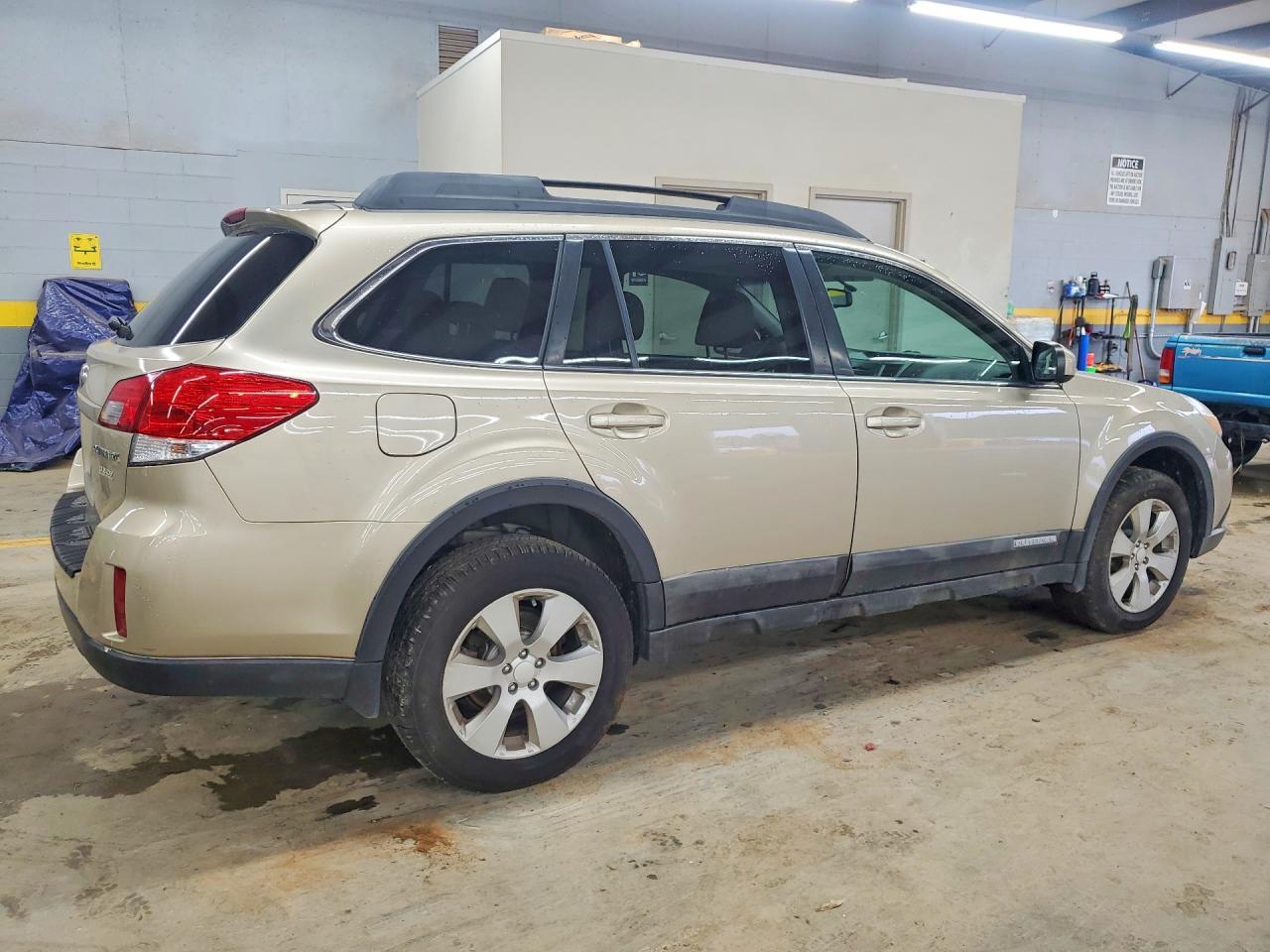 2010 Subaru Outback 2.5I Premium - Фото 3