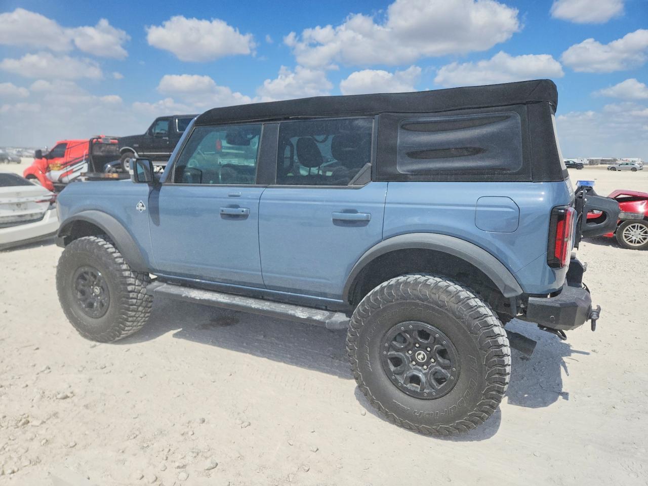 2023 Ford Bronco Base - Фото 2