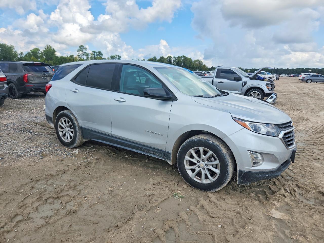 2018 Chevrolet Equinox Ls - Фото 4