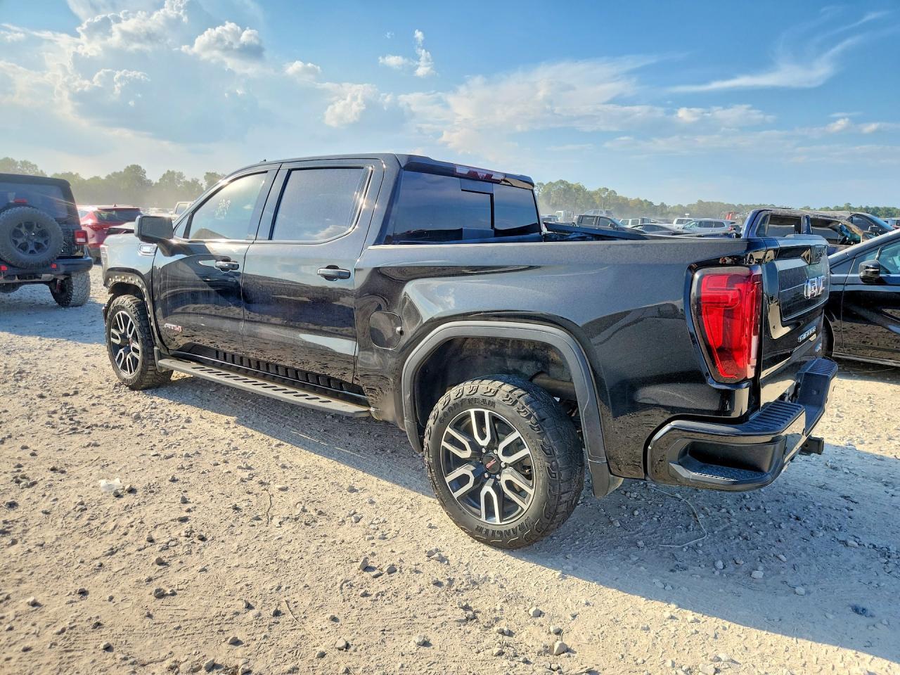 2024 GMC Sierra K1500 At4 - Фото 2