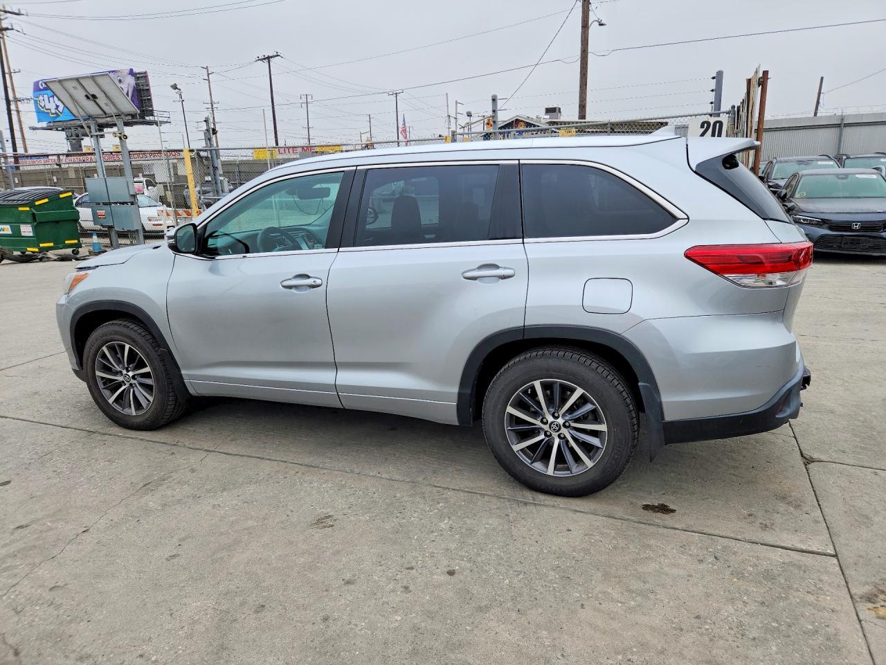 2018 Toyota Highlander Xle - Image 2