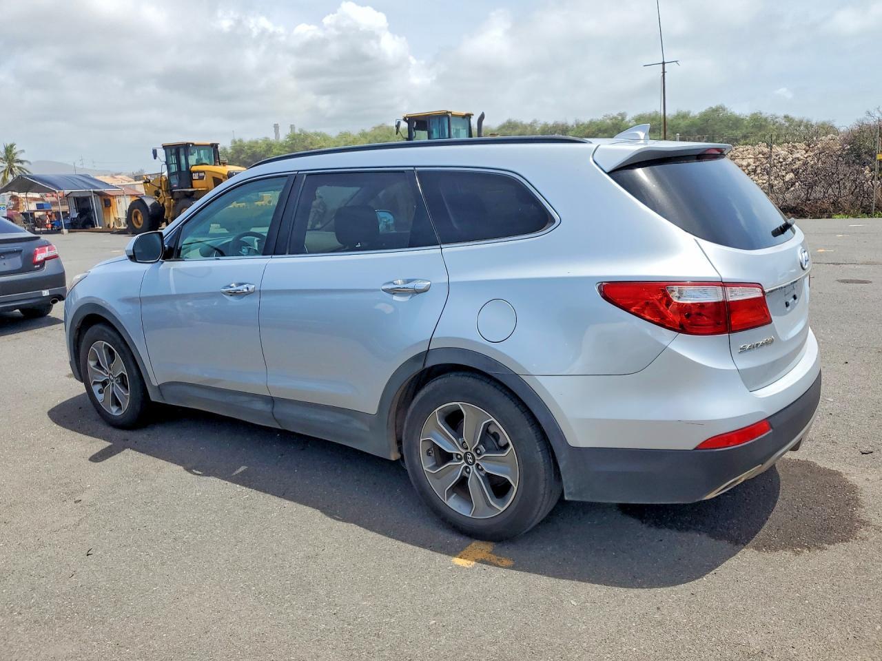 2015 Hyundai Santa Fe Gls - Image 2