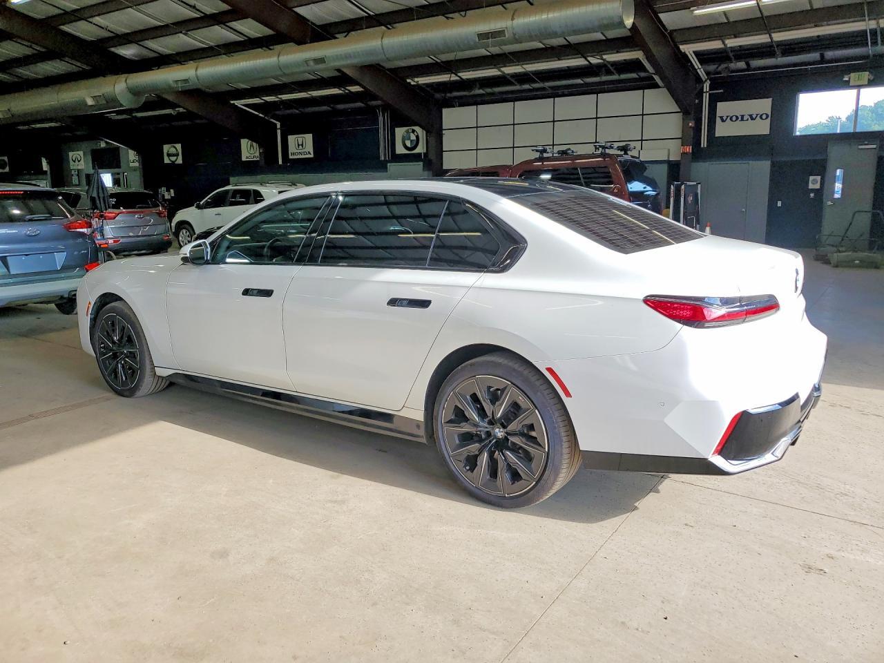 2023 BMW I7 xDrive60 - Фото 2