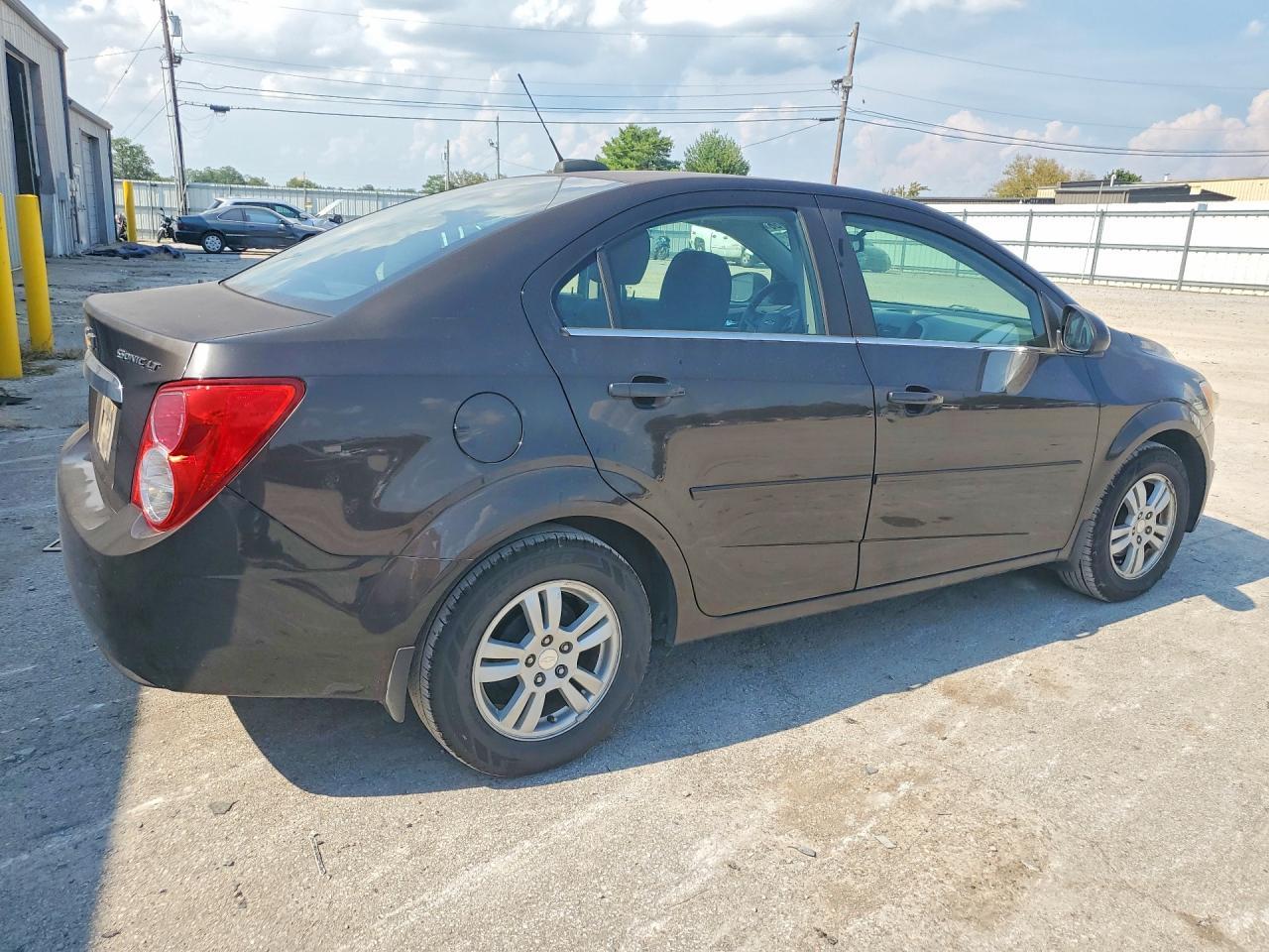 2015 Chevrolet Sonic Lt - Image 3