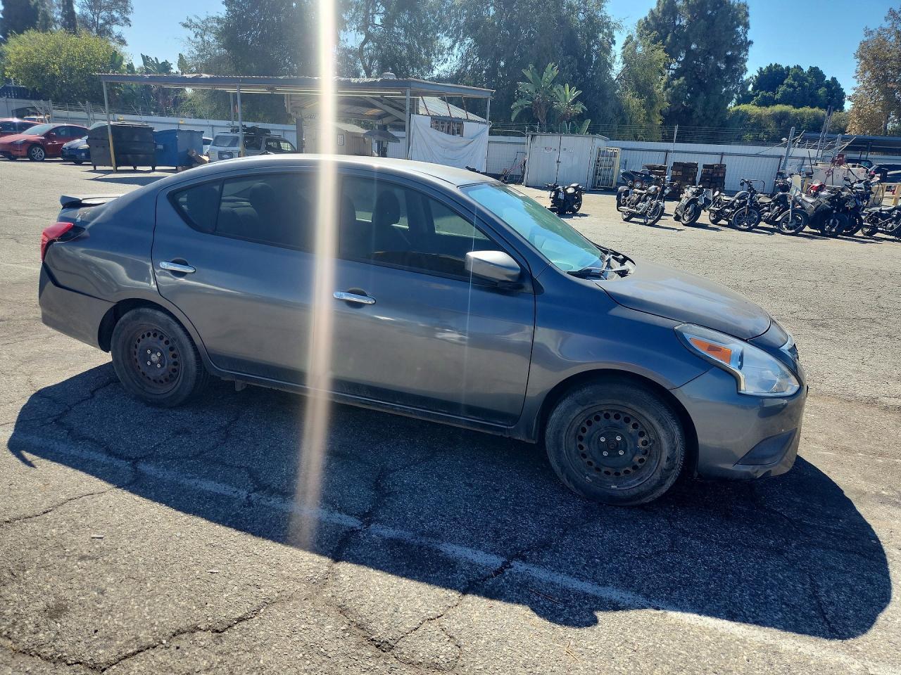 2018 Nissan Versa Sv - Image 4