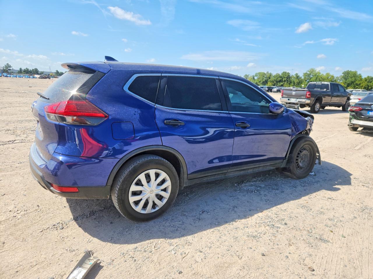 2017 Nissan Rogue S - Фото 3