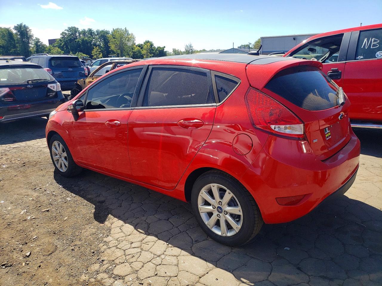 2013 Ford Fiesta Se - Image 2