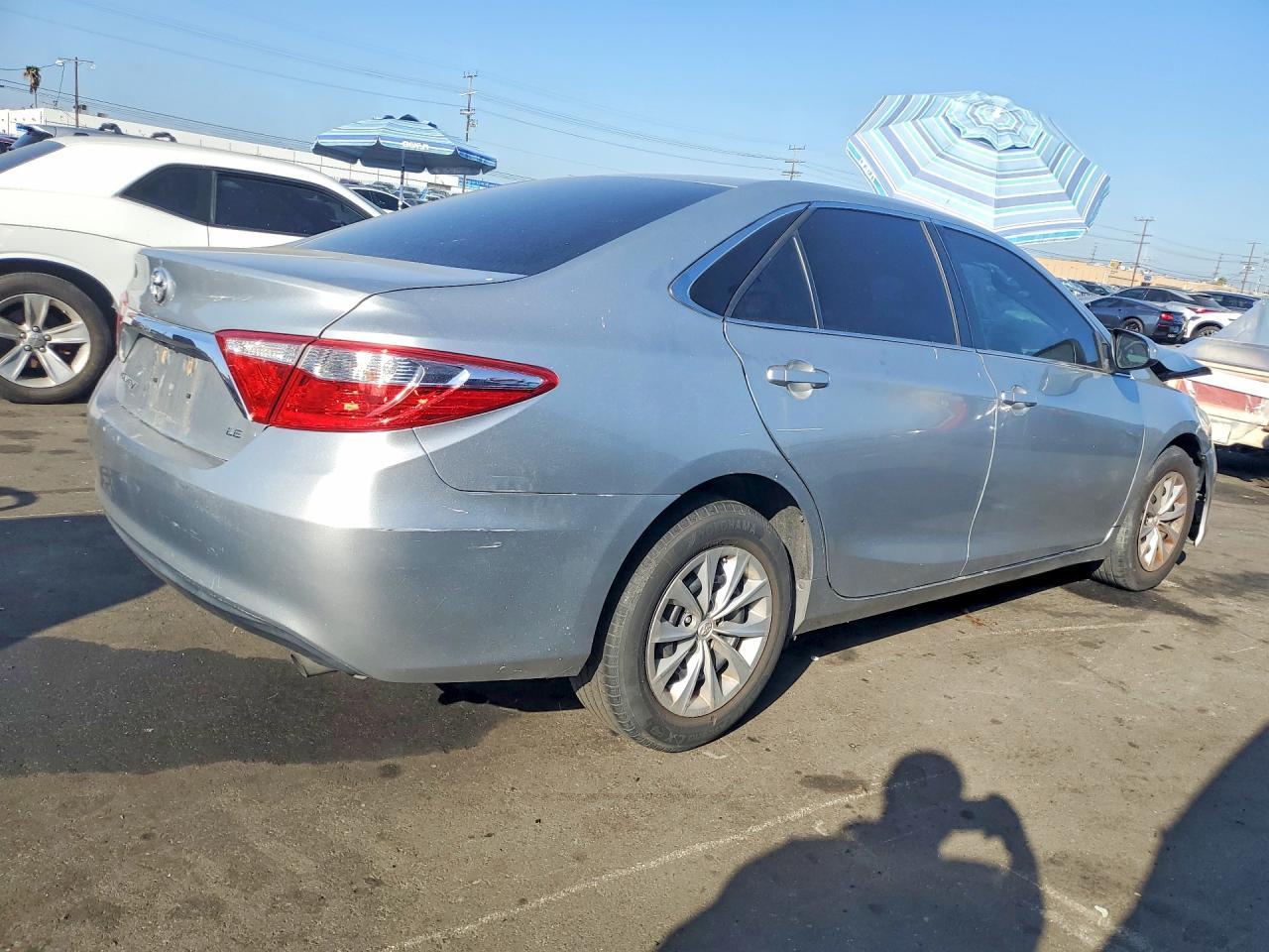 2017 Toyota Camry Le - Фото 3