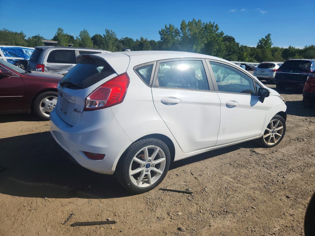 2017 Ford Fiesta Se - Фото 3