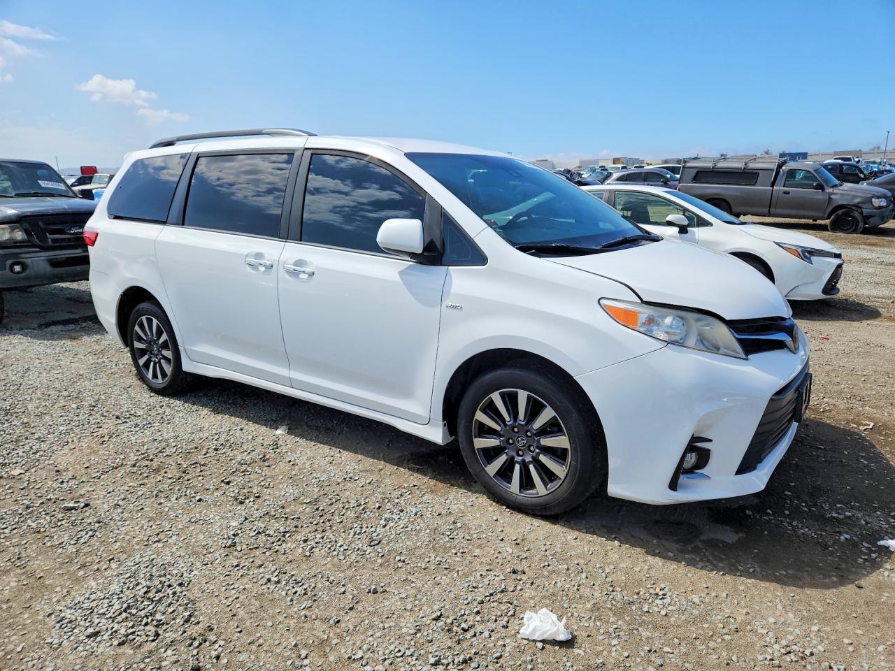 2020 Toyota Sienna E Grade - Фото 4