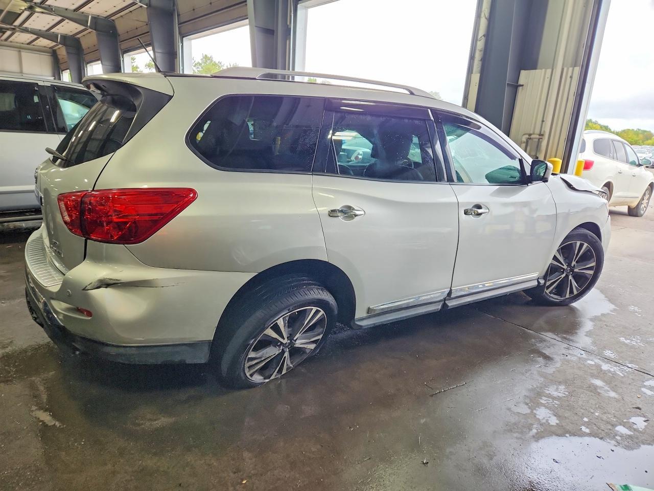 2017 Nissan Pathfinder Platinum - Фото 3