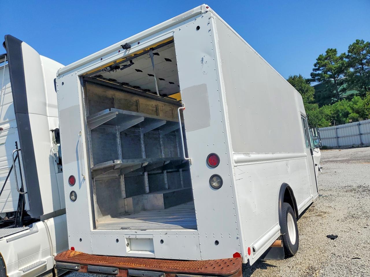 2021 Ford Econoline E450 Super Duty Commercial Stripped Chassis - Фото 3